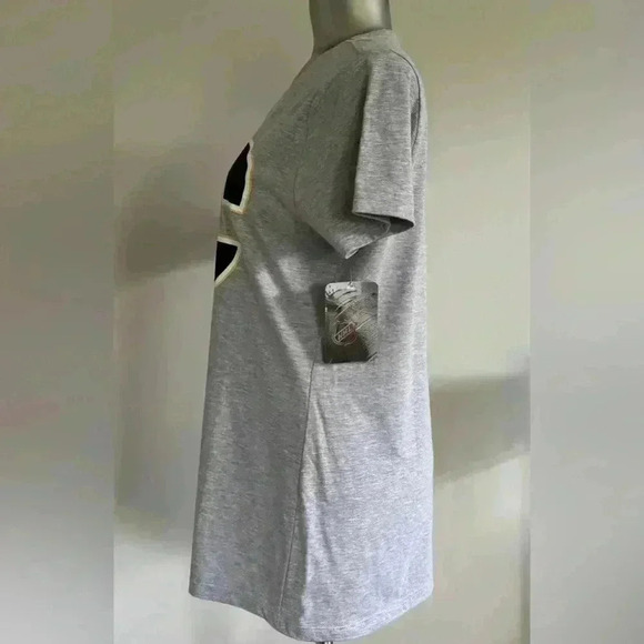 🆕Women’s Calgary Flames Fitted T-shirt - Picture 3 of 15